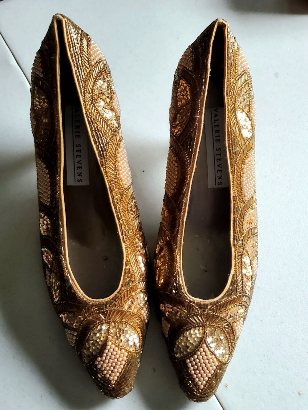 Valerie Steven's Womens Gold Beaded Kitten Heels Size 8.5 Glam Holidays Festive